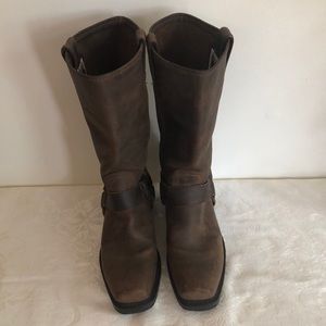 Frye Women’s Harness 12r Boot in brown